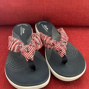 Clarks cloud steppers women’s size 10 red white blue nautical flip flop sandal